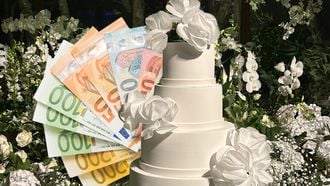 bruiloft buitenland halve maandsalaris