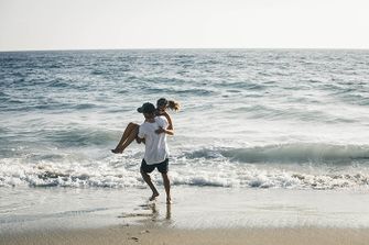 stelletje op strand, gezonde relatie