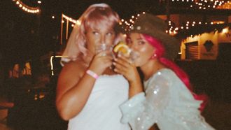 carnaval schamen vriendin