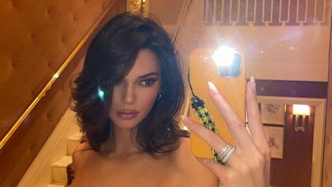 outgoing introvert Kendall Jenner bruiloft outfit kerstdecoraties french manicure