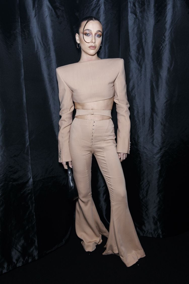 Emma Chamberlain attends MUGLER Fall/Winter 2024 runway during Paris Fashion Week on February 2024 - Paris, France 03/03/2024