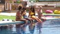 deelnemers love island uk niet in zwembad