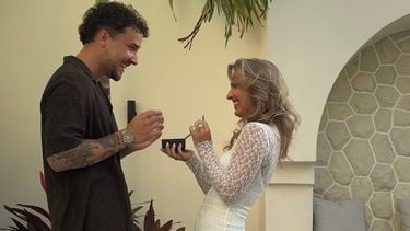 ruby vraagt vriend ten huwelijk