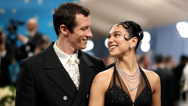 dua lipa callum turner officieel verloofd