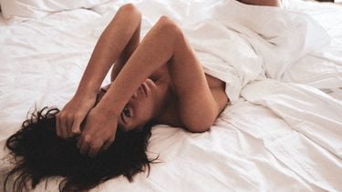 masturberen - vrouw in bed