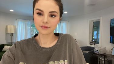 Selena Gomez neonkleuren Instagram