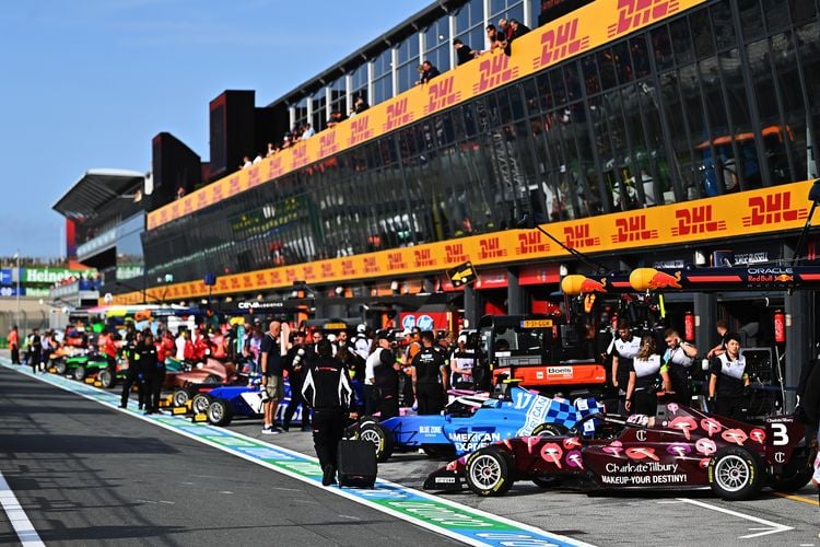 ZANDVOORT, NETHERLANDS - AUGUST 25: Lola Lovinfosse of France and Rodin Motorsport (3) and Tina Hausmann of Switzerland and PREMA Racing (19) battle for track position during F1 Academy Round 4, Race 1 at Circuit Zandvoort on August 25, 2024 in Zandvoort, Netherlands. (Photo by Joe Portlock/Getty Images)