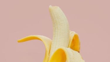 banaan met pindakaas als snack voor het slapen