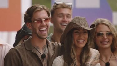 cowboy hoed love island uk