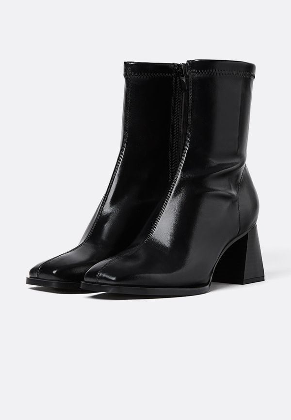 second skin boot sStradivarius