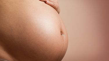 Mannen komen aan tijdens zwangerschap