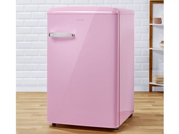 Kritiek Weigering Alaska Lidl heeft een nieuwe roze koelkast die je keuken Instagrammable maakt