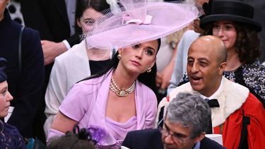 Katy Perry reageert op viral video kroning Prince Charles