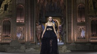 Dior SS23 Paris Fashion Week ode aan vrouwen aan de macht