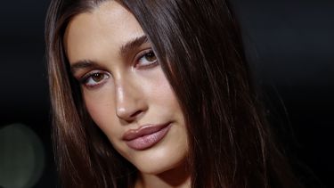 hailey bieber wenkbrauwen brow lamination l'oreal paris