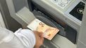 vriend maakt geld over naar zijn ex