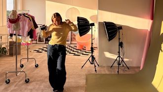 Van €50-shoots naar een eigen creatieve studio: fotograaf Britt (27) vertelt hoe ze haar carrière opbouwde.