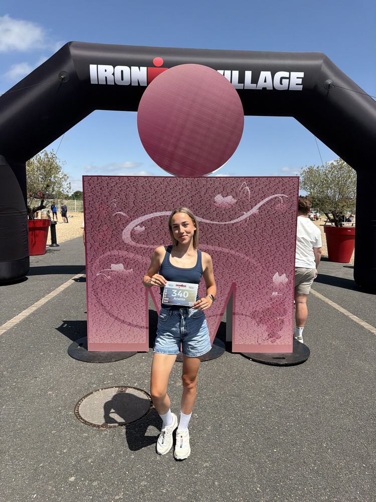 Open Anette Vissers' (20) Strava of TikTok en je portie motivatie voor de komende tijd is in the pocket. Spoiler: afgelopen zondag finishte zij de volledige Ironman in tien uur.