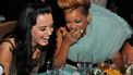 Katie Perry & Rihanna lachen