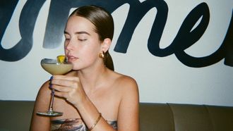 vrienden misbruik open bar verjaardag