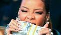 Rihanna met geld - overpriced