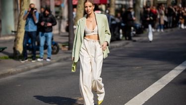 Leoni Hanne in modetrend van 2022: de blote buik