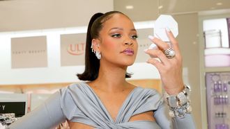 Rihanna pregnancy look
