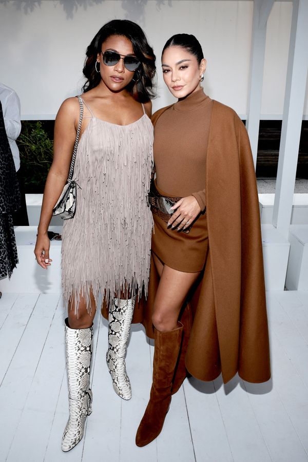 Vanessa Hudgens (rechts) tijdens New York Fashion Week.