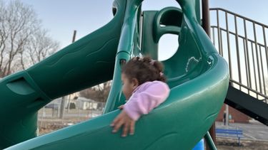 kinderen vriendinnen thuislaten