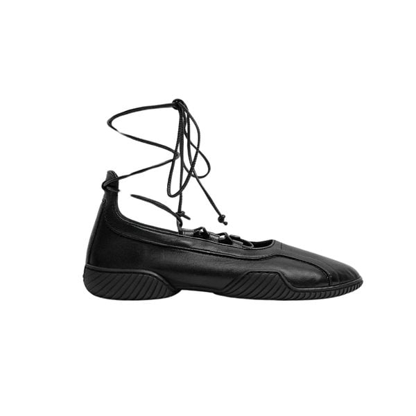 https://www.miista.com/averie-black-lace-ballerina?gad_source=1&gad_campaignid=18455175732&gbraid=0AAAAAo9e42-z_Nw9ShbAhO8B-HkDjTgfS&gclid=Cj0KCQjwzrzABhD8ARIsANlSWNNf63vXLdWiHpKZxhaavI9qUVZDlOdtlkDJaNDzJetTySdSrvEjGxkaAiwcEALw_wcB
